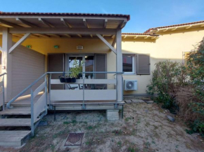Appartement 2 pièces avec terrasse privée et parking - FR-1-326-841